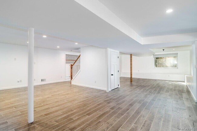 Building Photo - 112 Thornbury Rd