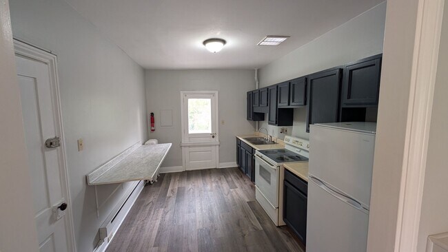 Building Photo - Spacious 1 Bedroom in Heart of Midtown Har...