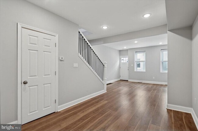 Building Photo - 447 Durfor St