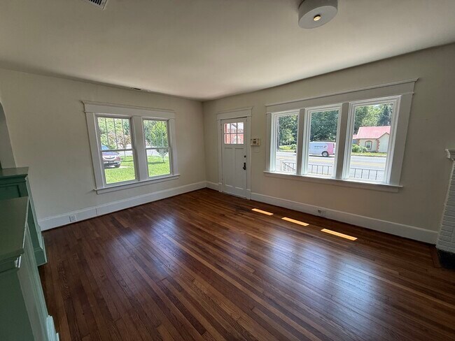 Building Photo - 2411 N Roxboro St