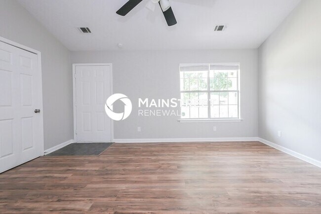 Building Photo - 3 Bedroom Pet-Friendly Home in Covington, GA with Main Street Renewal