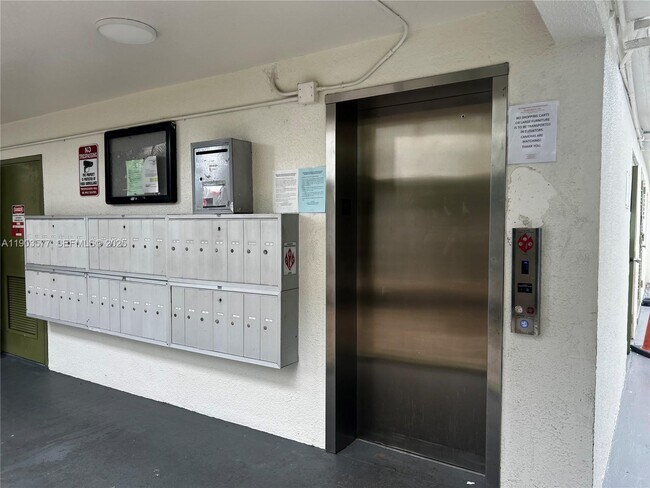 Building Photo - 4215 N University Dr