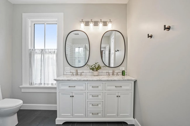 Building Photo - 329 E Jenkins Ave