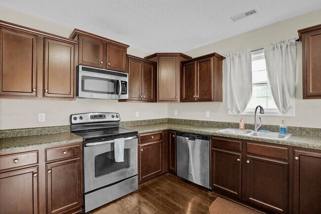 Building Photo - 202 Marsh Haven Dr