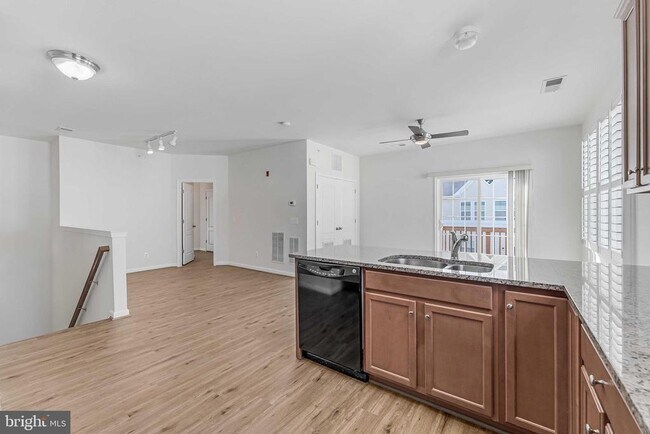 Building Photo - 42235 San Juan Terrace