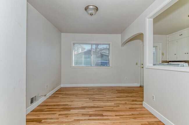Building Photo - Coveted Northend Location! Spacious 5 bedr...