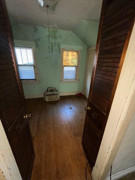 Building Photo - 5468 Gilmore Ave