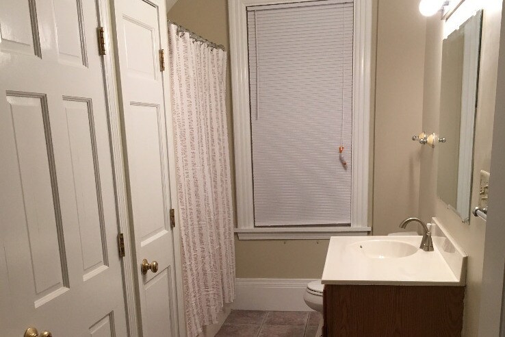 Main Bathroom - 206 Adams St
