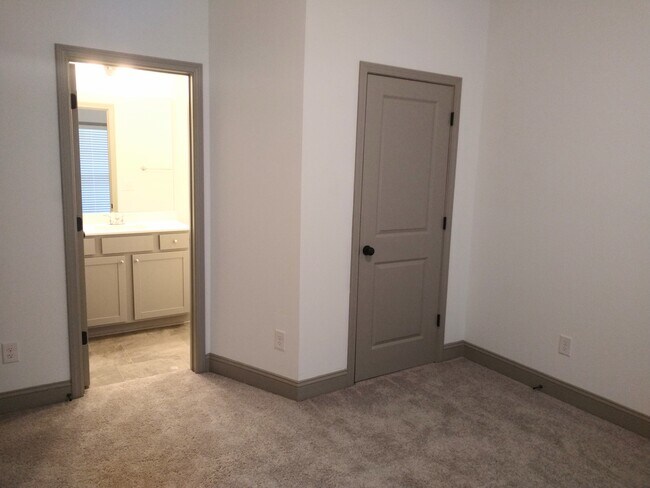 Building Photo - 419 Stovall Pl