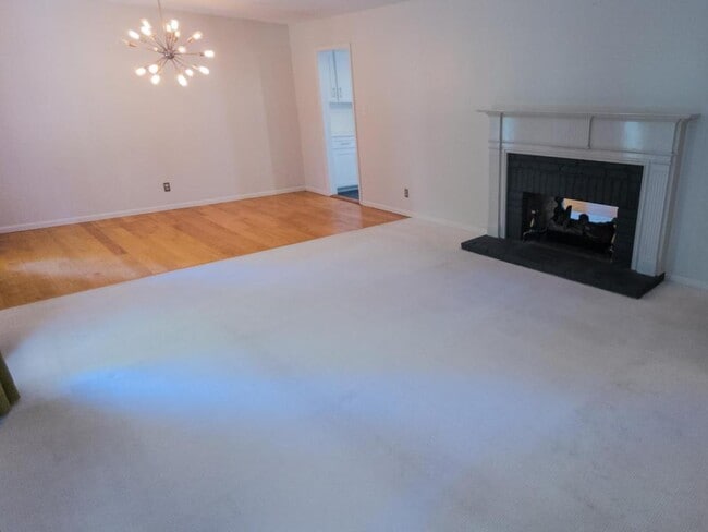 Building Photo - 122 Maxwell Dr