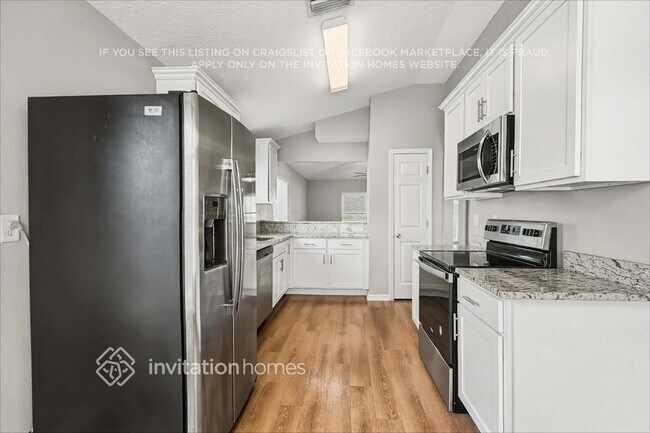 Building Photo - 3282 Merrick Ave