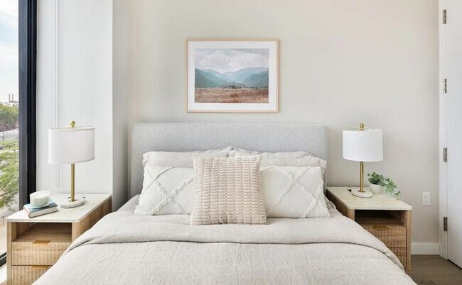 Building Photo - 64 Box Street