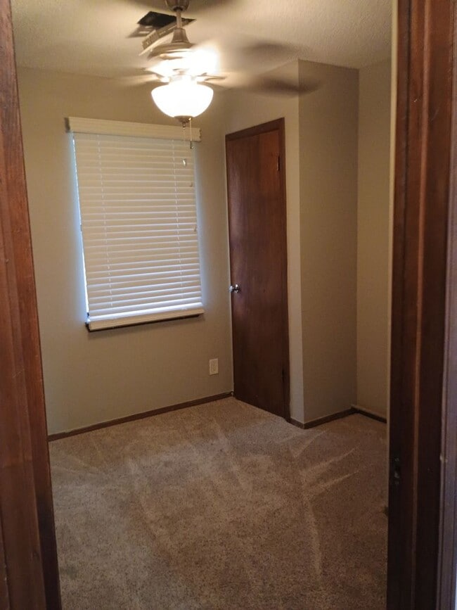 Building Photo - Country living at its BEST ! 3 bedroom 2 b...