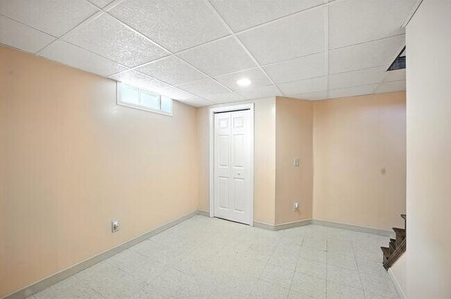 Building Photo - 52 Luden St