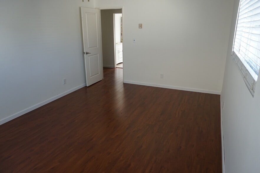 Bedroom 1 view 2 - 2409 Harriman Ln