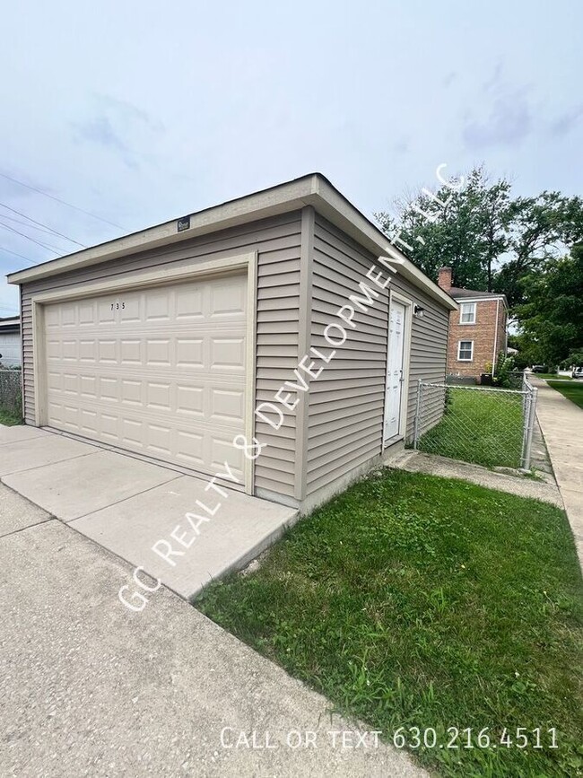 Building Photo - 735 Hull Ave