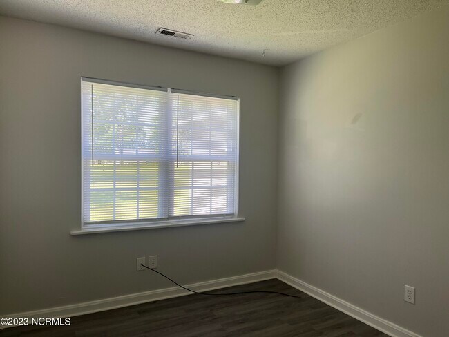 Building Photo - 203 Fifth Ave