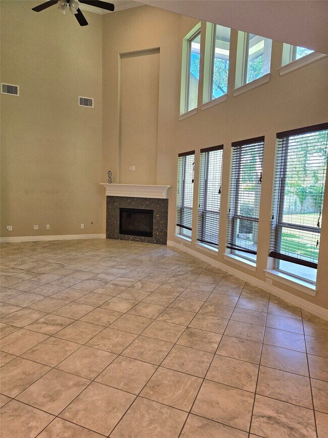 Building Photo - 10 Val Delsa Ct