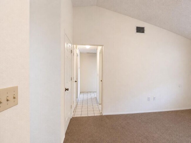 Building Photo - 3931 Spoonbill Ct