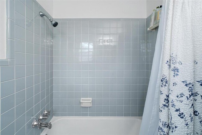 Building Photo - 1809 Forestglade Dr