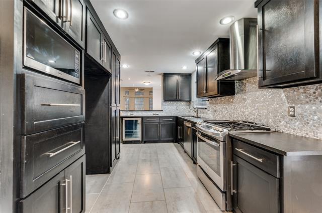 Building Photo - 3141 Riverside Dr