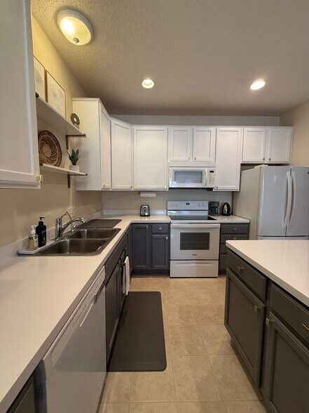 Building Photo - 4845 Underwood Ln N