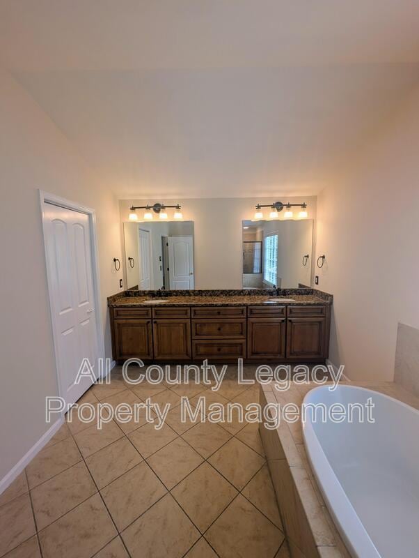 Building Photo - 4920 Agate Dr