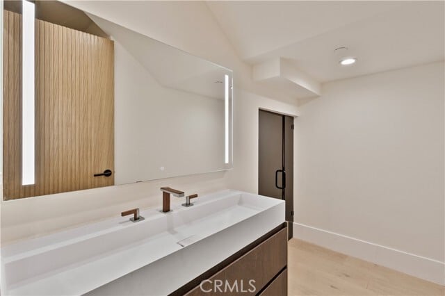 Building Photo - 5935 Yarmouth Ave