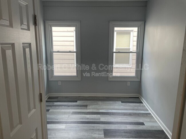 Building Photo - 689 Winchester Ave