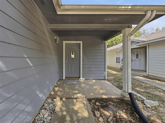 Building Photo - 3112 Crownover St