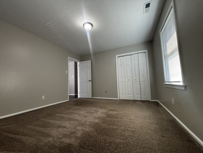 Building Photo - 516 Olivia Ln