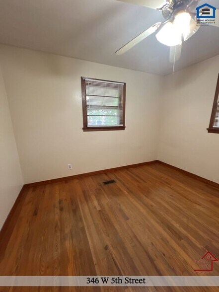 Building Photo - 346 W 5th St