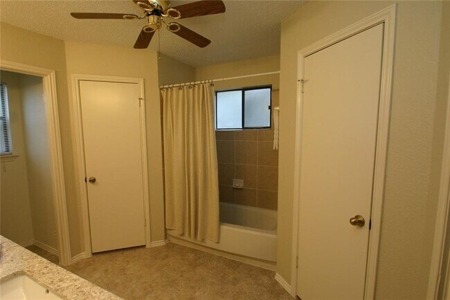 Building Photo - 4203 Dauphine Dr