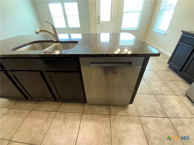 Building Photo - 5586 Perdita Dr