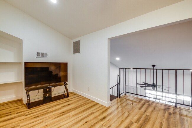 Building Photo - 1351 N Pleasant Dr