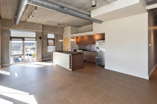 Building Photo - 309 E 5th St