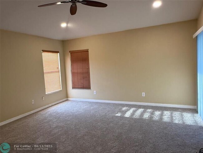 Building Photo - 1270 SW Aragon Ave