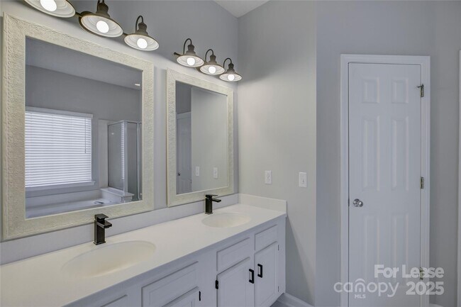 Building Photo - 7017 Scuppernong Ct