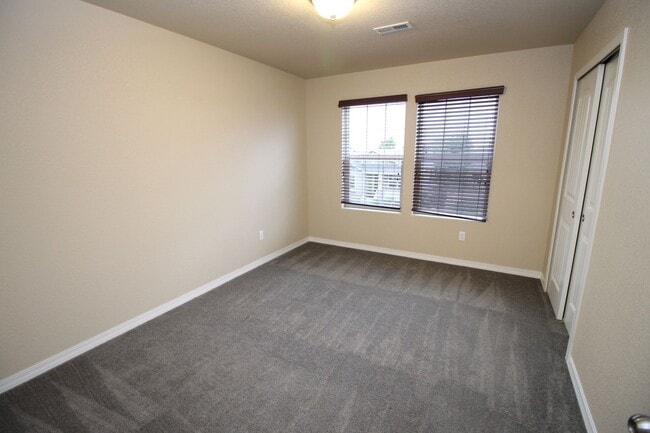 Building Photo - Beautiful 3bdrm 3bath home in Gold Hill Mesa