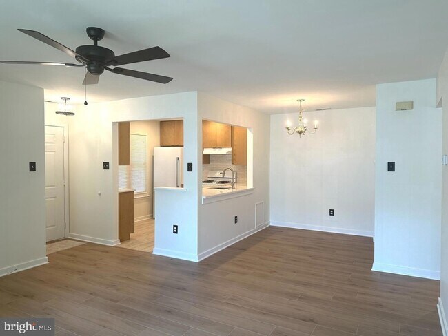 Building Photo - 743 Sedgewick Ct