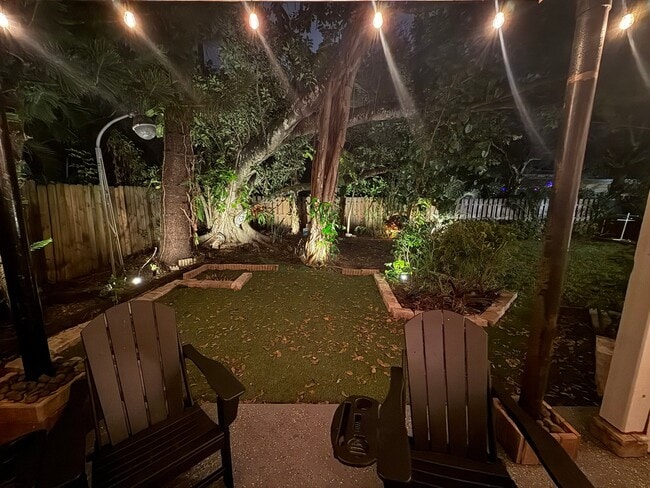 Building Photo - 833 SW 11th Ct