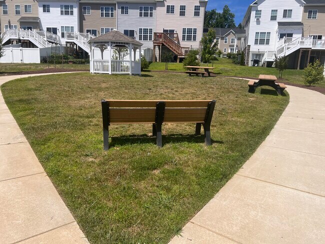 Building Photo - 45735 Bethfield Way