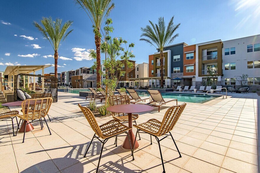 Building Photo - 17445 W Lower Buckeye Rd