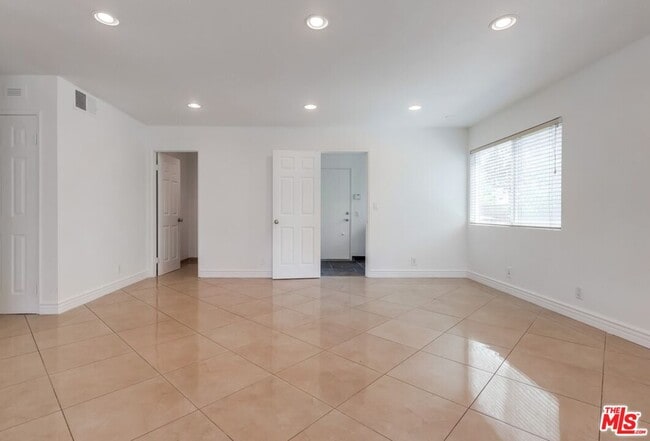 Building Photo - 687 Mt Carmel Dr