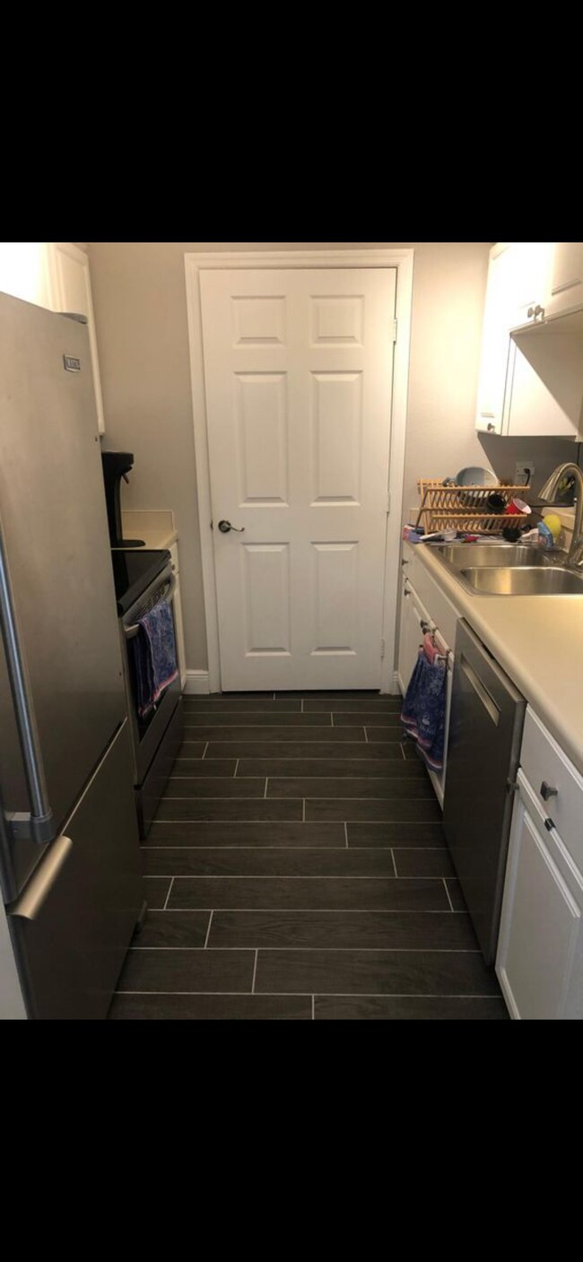 Building Photo - 800 S Dakota Ave