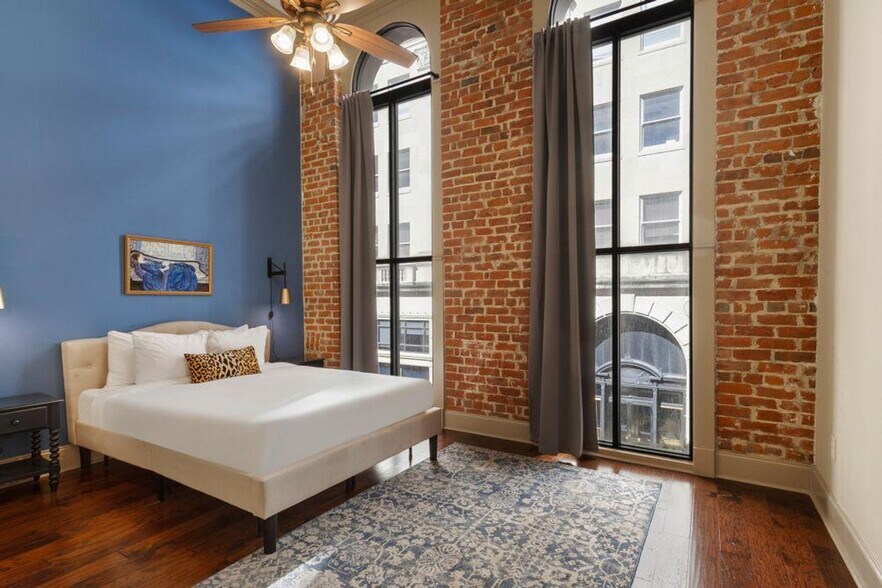 Building Photo - 30 Baronne St