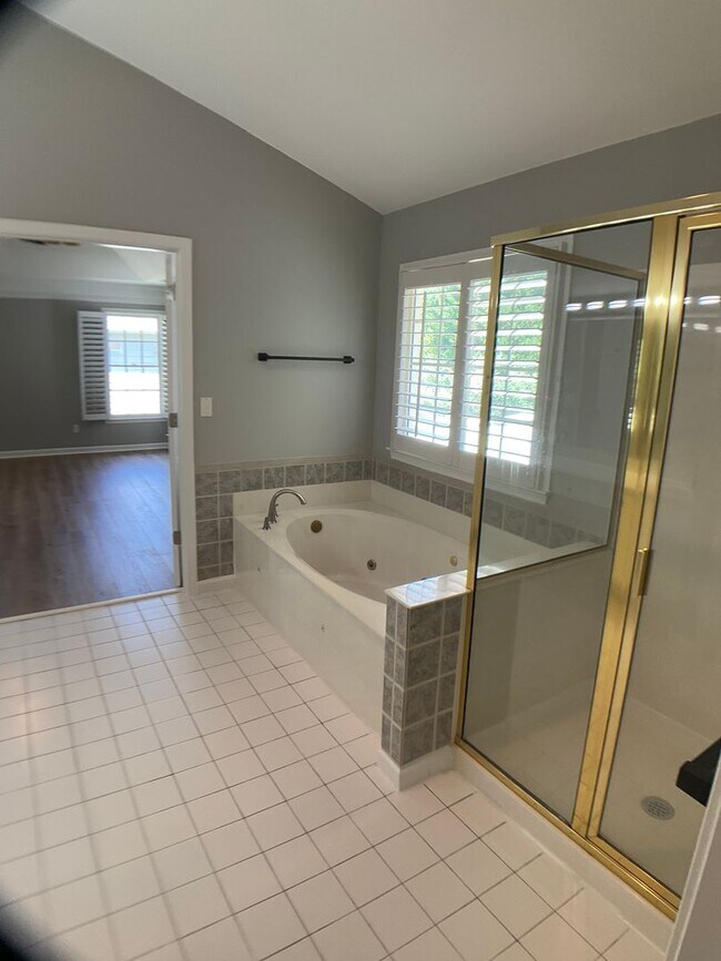 Building Photo - Absolutely Stunning Rare Rental in Hope Va...