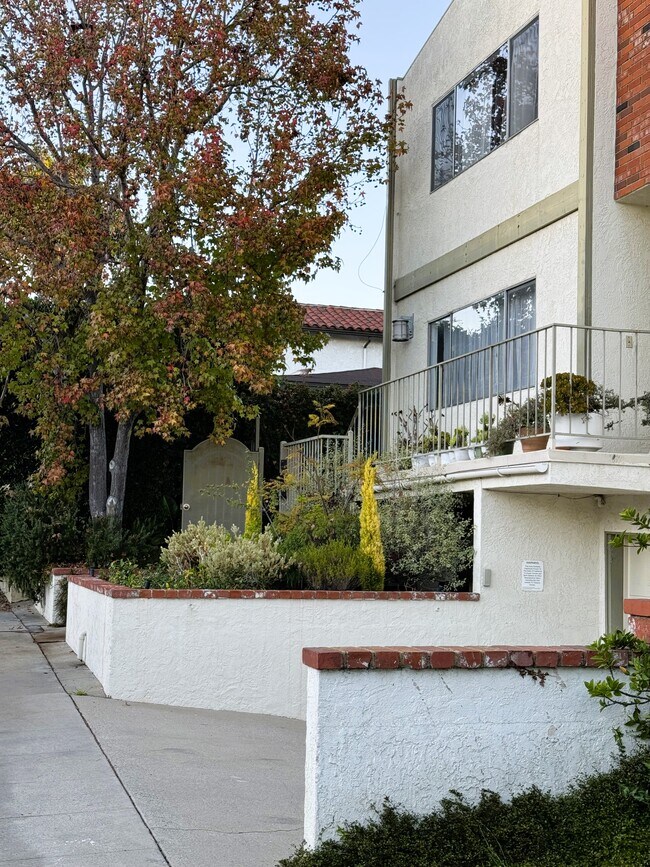 Front of Building - 817 18th St