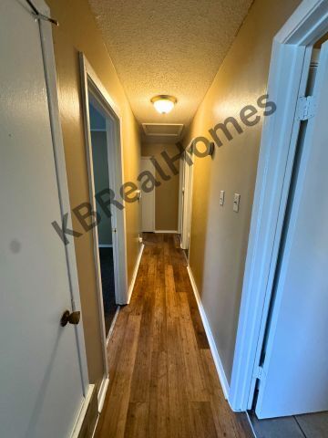 Building Photo - 4434 Whiteside St