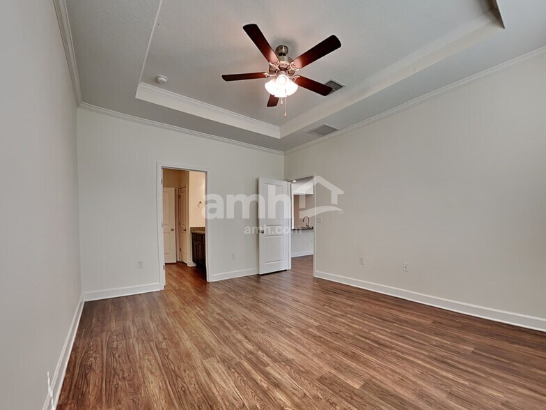 Building Photo - 11520 World Woods Ct